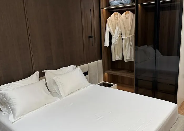 8th Floor Luxury 3 * Tirana