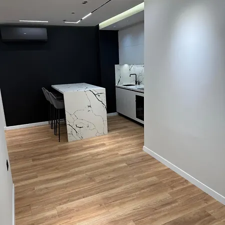 8th Floor Luxury 3 *